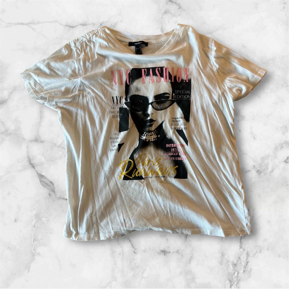 Forever 21 NYC Fashion Paris Runways Women Graphic T-Shirt Size M